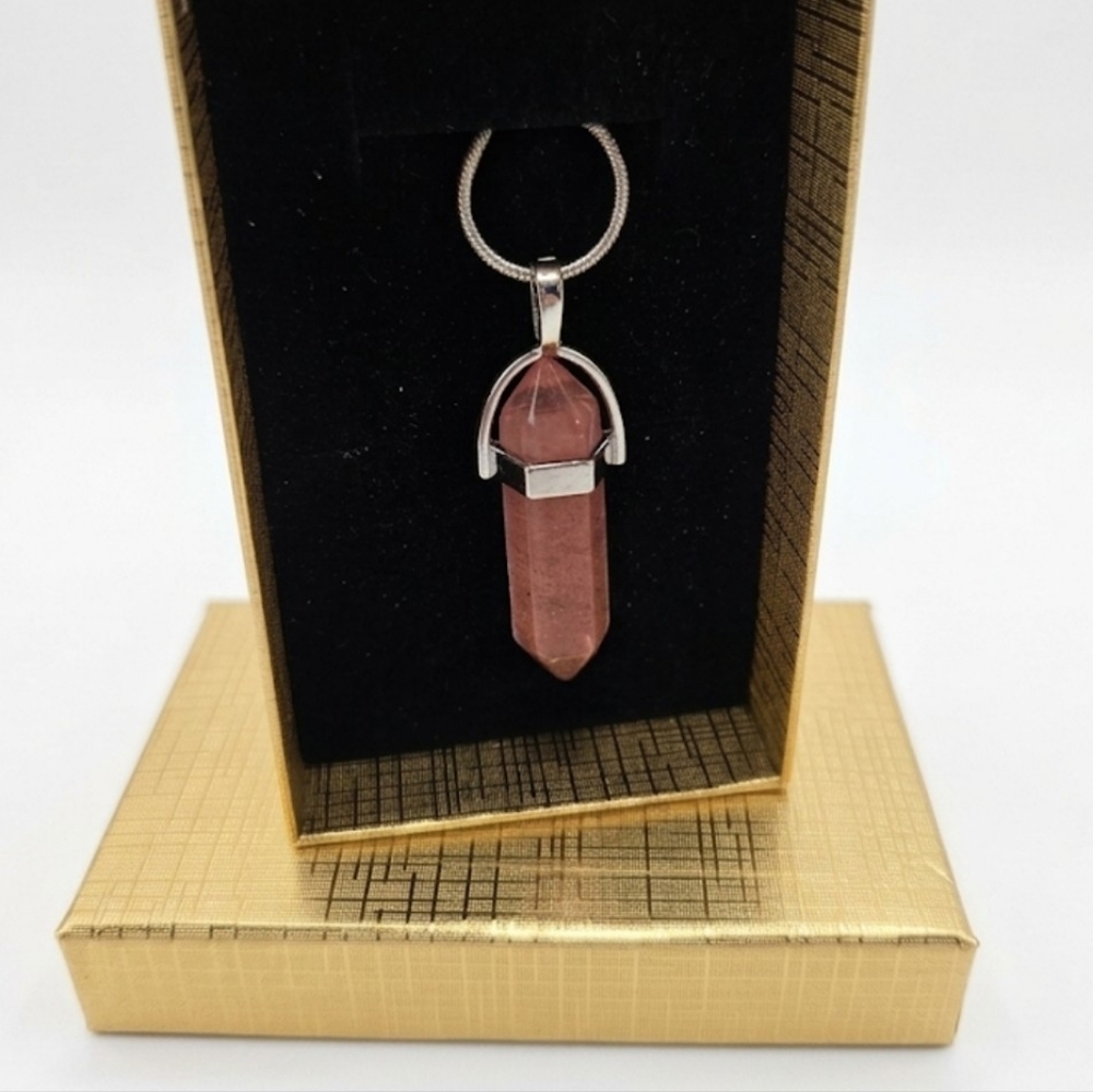 NIB ​Strawberry Quartz Hexagonal Point Pendant Necklace - 18" Silver Snake Chain